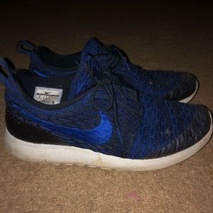 Blue net Nike Roshes